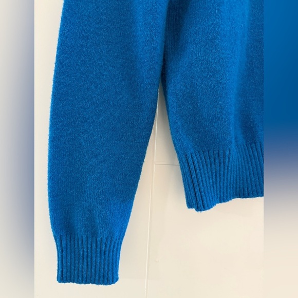 DKNY Crew Neck Sweater, size small. - Picture 4 of 8